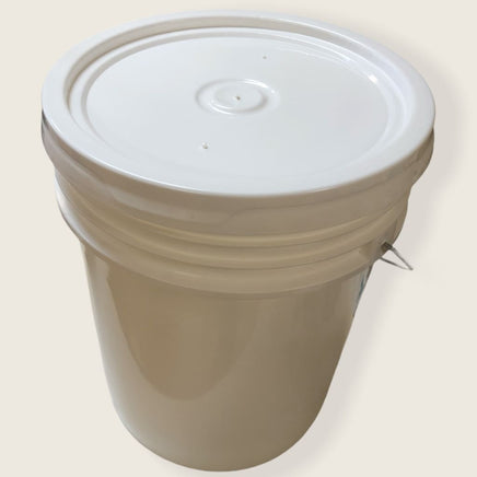 5 gallon plastic honey pail with lid